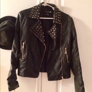 FAUX LEATHER JACKET WITH GOLD STUDS 👩🏻‍🎤